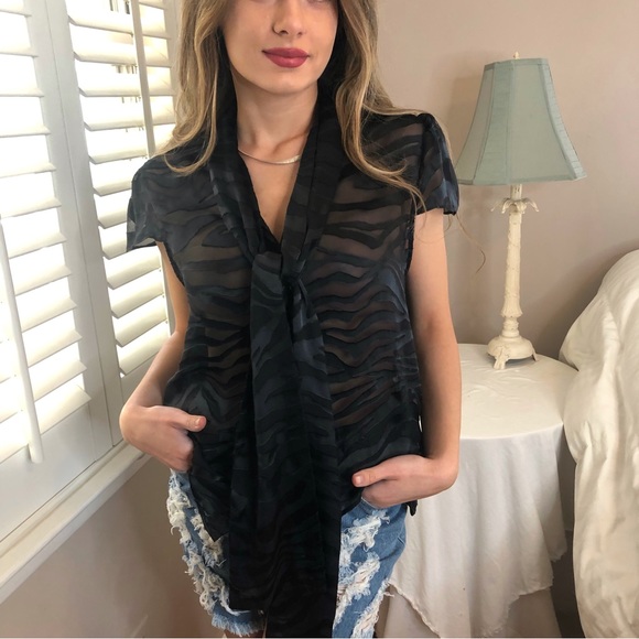 NWT Alice + Olivia Silk Tiger Black Bow Sleeveless Top Church or Office Attire - Picture 3 of 10